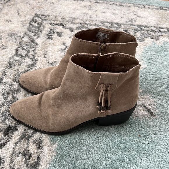 White Mountain 8.5 *Havana* Suede Leather Tassel Ankle Booties EUC - Picture 5 of 11